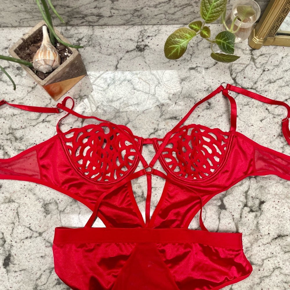 Elegant Red Lace Lingerie Set